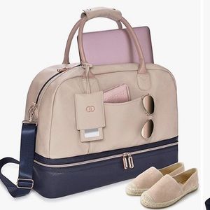 Excellent condition Caboodles weekender bag